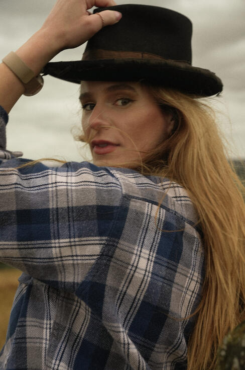Honey Rhodes of The Homburgs in a plaid shirt outdoors Honey Rhodes of The Homburgs in a plaid shirt outdoors